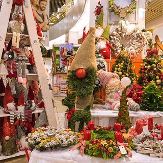 Świąteczne stoiska w Arkadach Wrocławskich