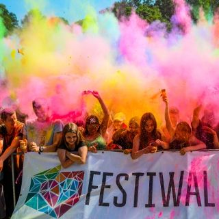 Festiwal Kolorów –  muzyka, pyszne jedzenie i tysiące kolorowych uczestników