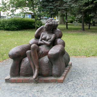 Oczekiwanie – fotele w parku Słowackiego