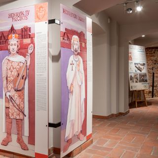 Zwiedzanie podziemnej trasy turystycznej Piastowska Pieczęć [Noc Muzeów 2025]
