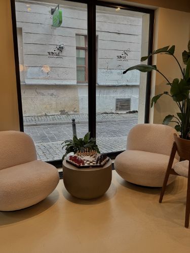 Komar Café